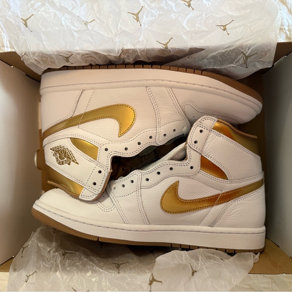 Women’s Air Jordan 1 Retro Hi OG - 10.5W/9M